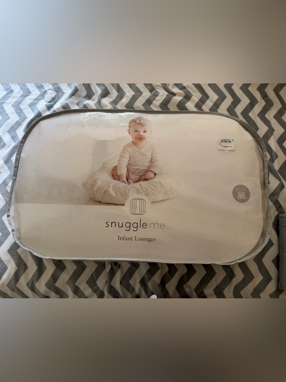 Snuggle Me Infant Lounger w/ Sage Cover
